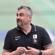 Thomas Reis steht als Cheftrainer des VfL Bochum im Stadion. Thomas Reis steht als Cheftrainer des VfL Bochum im Stadion. (Foto)