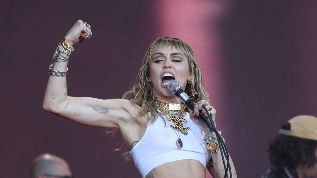 Miley Cyrus zeigt ihren Fans ihren "Vollmond" auf Instagram. (Foto)