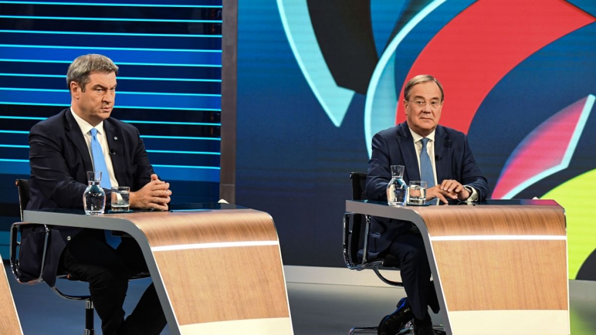 Markus Söder (l), CSU-Parteivorsitzender und Ministerpräsident von Bayern, und Armin Laschet, CDU-Kanzlerkandidat und Ministerpräsident von Nordrhein-Westfalen, sitzen bei der TV-Debatte "Wahl 2021 Schlussrunde". (Foto)