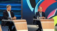Markus Söder (l), CSU-Parteivorsitzender und Ministerpräsident von Bayern, und Armin Laschet, CDU-Kanzlerkandidat und Ministerpräsident von Nordrhein-Westfalen, sitzen bei der TV-Debatte 