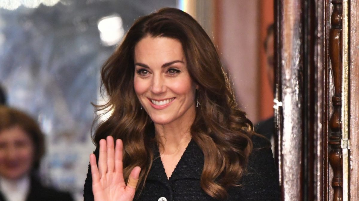 Kate Middleton strahlt glücklich. (Foto)