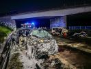 Drei Menschen sind am frühen Sonntagmorgen bei einem Unfall auf der Autobahn 8 bei Pforzheim ums Leben gekommen, darunter der 35 Jahre alte Unfallverursacher. (Foto)