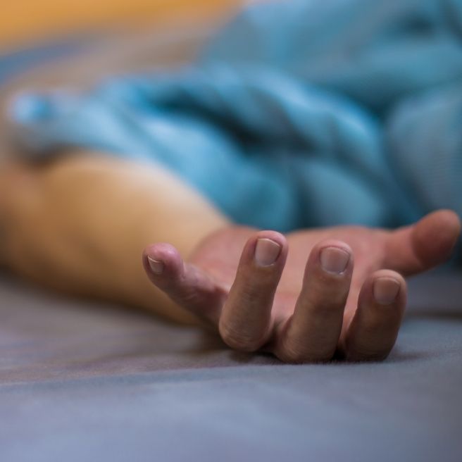 Kinder hausen nach Tod von Vater (35) tagelang neben Leiche
