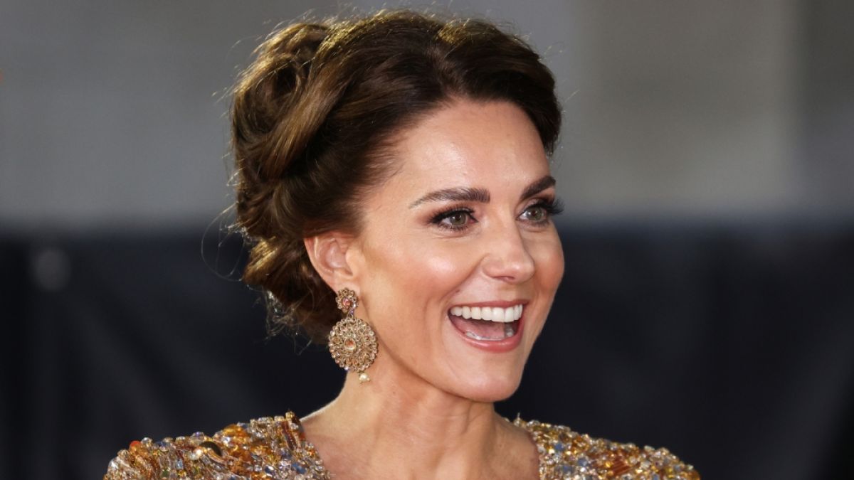 Laut Royal-Expertin Katie Nicholl bereitet die Queen Herzogin Kate auf mehrere Aufgaben als zukünftige Königin vor. (Foto)