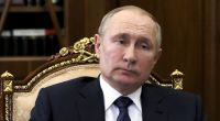 Wladimir Putin will zwei U-Boote bergen lassen und schürt so Angst vor einer radioaktiven Katastrophe.