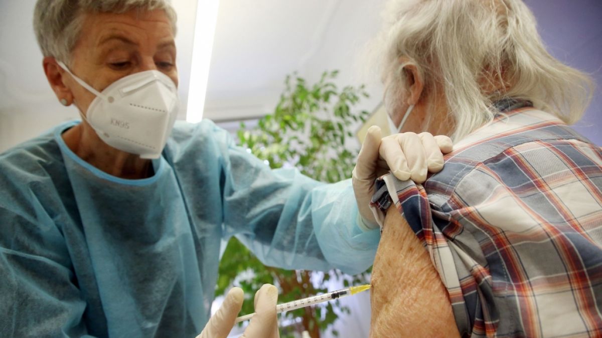Die Stiko empfiehlt Booster-Impfungen für über 70-Jährige. (Foto)