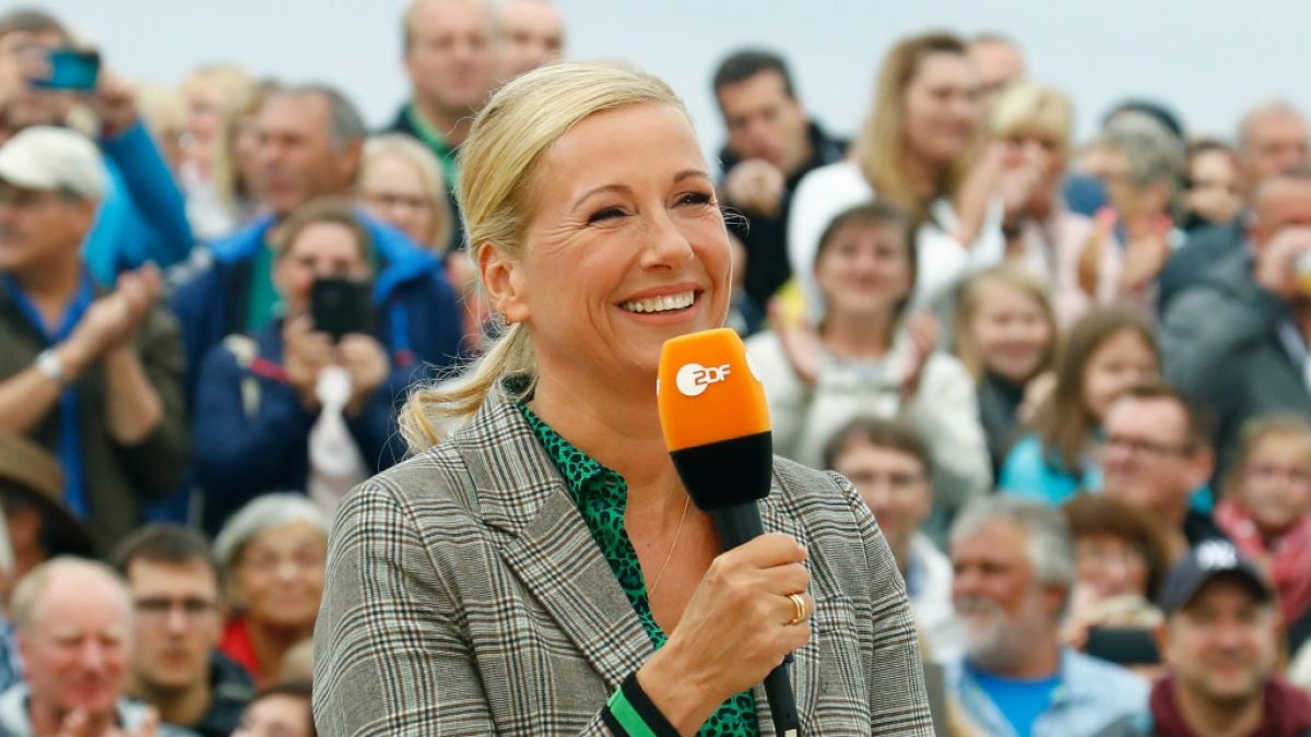 Andrea Kiewel servierte zur "ZDF Fernsehgarten"-Zugabe tote Oma und sorgte in Lutherstadt Wittenberg für Erdbeben-Alarm. (Foto)