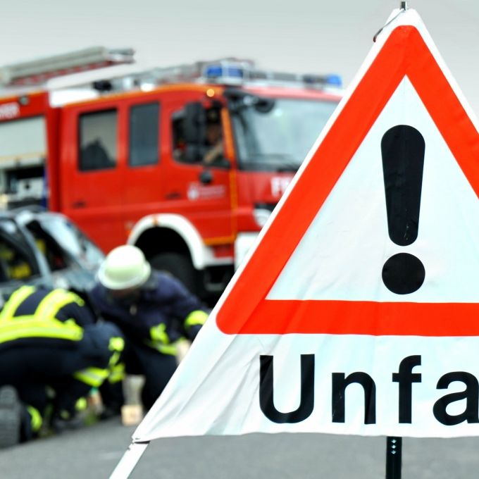 Verkehrsunfall sorgte für Stau im Frühverkehr - Wellersbergtunnel einseitig gesperrt #polsiwi