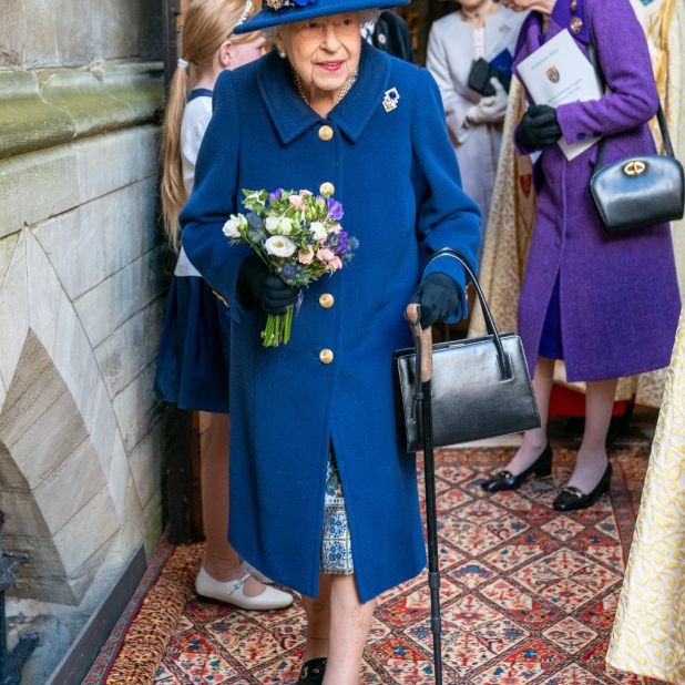 Queen geht am Stock! Sorge um Gesundheit der Königin (Foto)