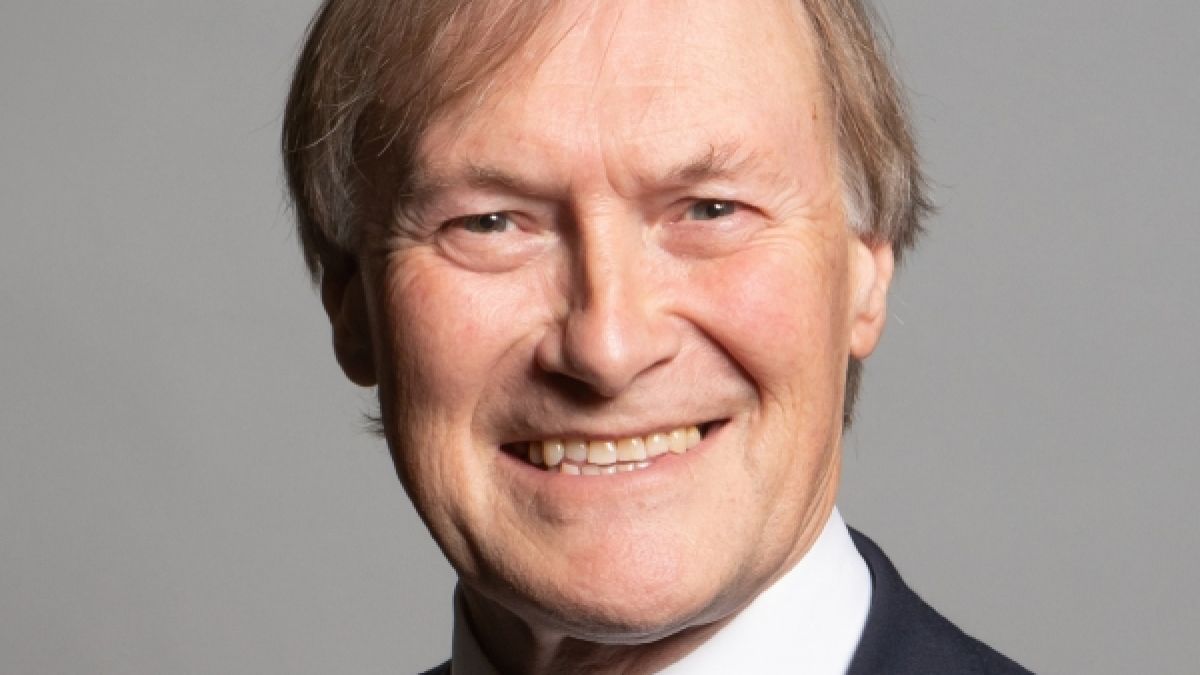 Der britische Parlamentsabgeordnete Sir David Amess ist bei einer Messer-Attacke tödlich verletzt worden. (Foto)