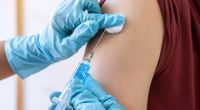 Je mehr Menschen sich impfen lassen, desto wahrscheinlicher wird es, dass Wissenschaftler seltene Nebenwirkungen entdecken.