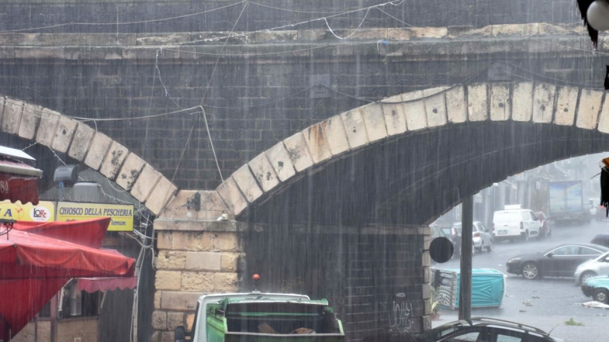 Ein Unwetter-Tief lässt Sizilien in Regenmassen versinken. (Foto)