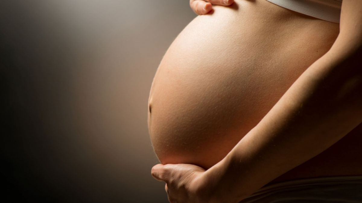 Nach einer Fehlgeburt lebte eine Frau sieben Monate mit ihrem toten Baby im Leib. (Foto)