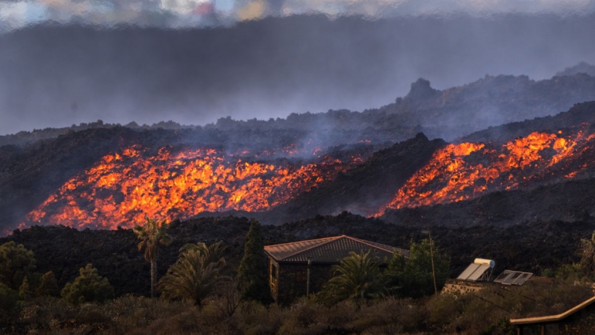 Lava-Ströme bedrohen immer mehr Orte! Die Lage auf La Palma ist weiter angespannt. (Foto)
