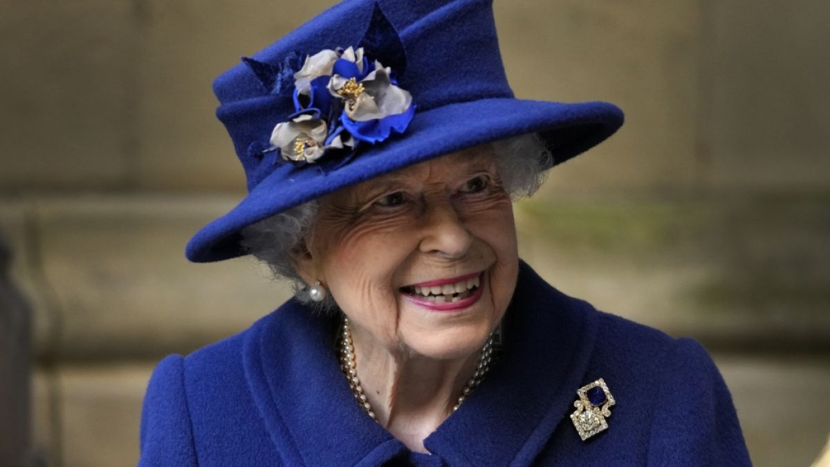 Nach ihrer ärztlich verordneten Ruhepause stürzt sich Queen Elizabeth II. wieder mit Feuereifer in die Arbeit - schließlich gilt es, wichtige Events zu planen. (Foto)
