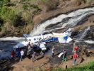 Dieses vom Militärischen Feuerwehrkorps von Minas Gerais veröffentlichte Bild zeigt das abgestürzte Flugzeug, das die brasilianische Sängerin Marilia Mendonca transportierte. (Foto)
