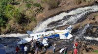 Dieses vom Militärischen Feuerwehrkorps von Minas Gerais veröffentlichte Bild zeigt das abgestürzte Flugzeug, das die brasilianische Sängerin Marilia Mendonca transportierte.
