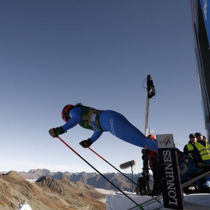 Vor atemberaubenden Berg-Panoramen finden die alpinen Skirennen der aktuellen Saison statt.