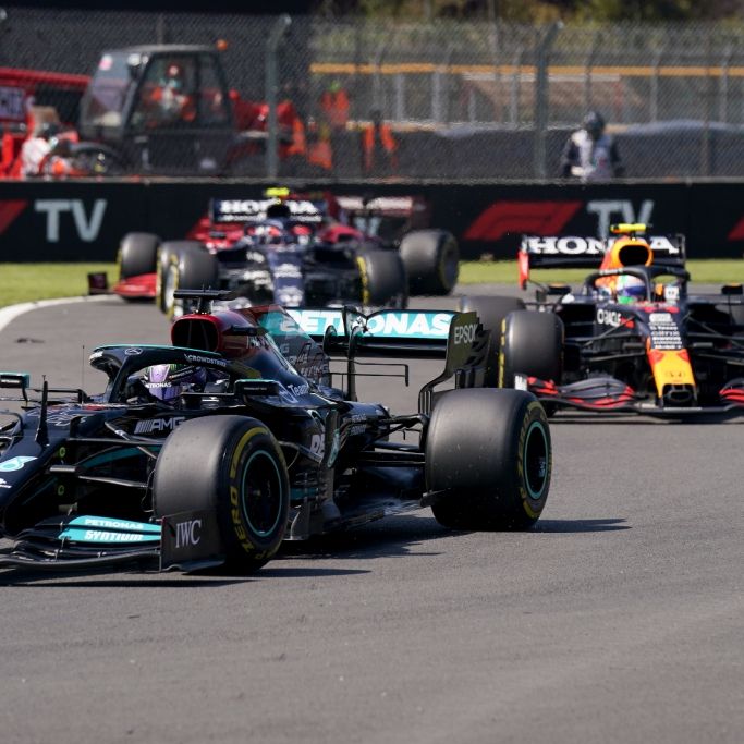 Formel-1-Pilot Hamilton bezwingt Verstappen in São Paulo
