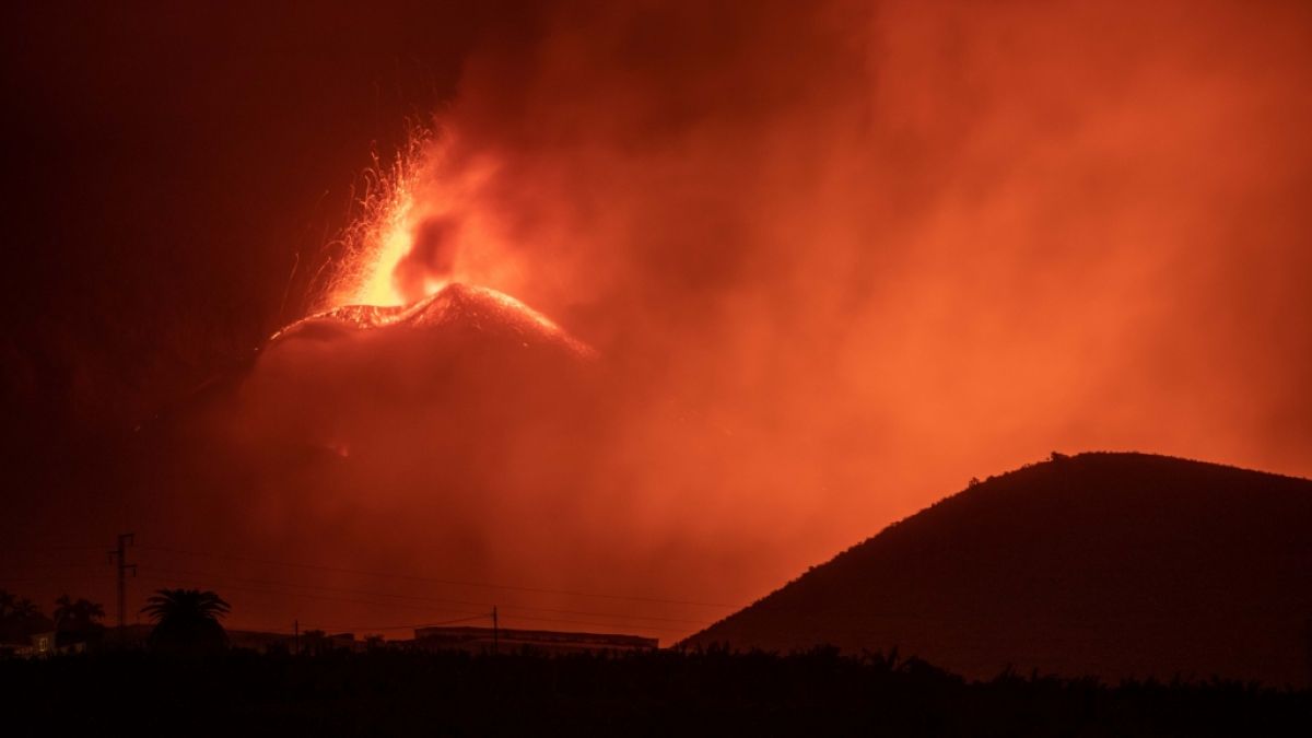 Der namenlose Vulkan auf La Palma spuckt seit mehr als sieben Wochen ununterbrochen Feuer und Asche. (Foto)