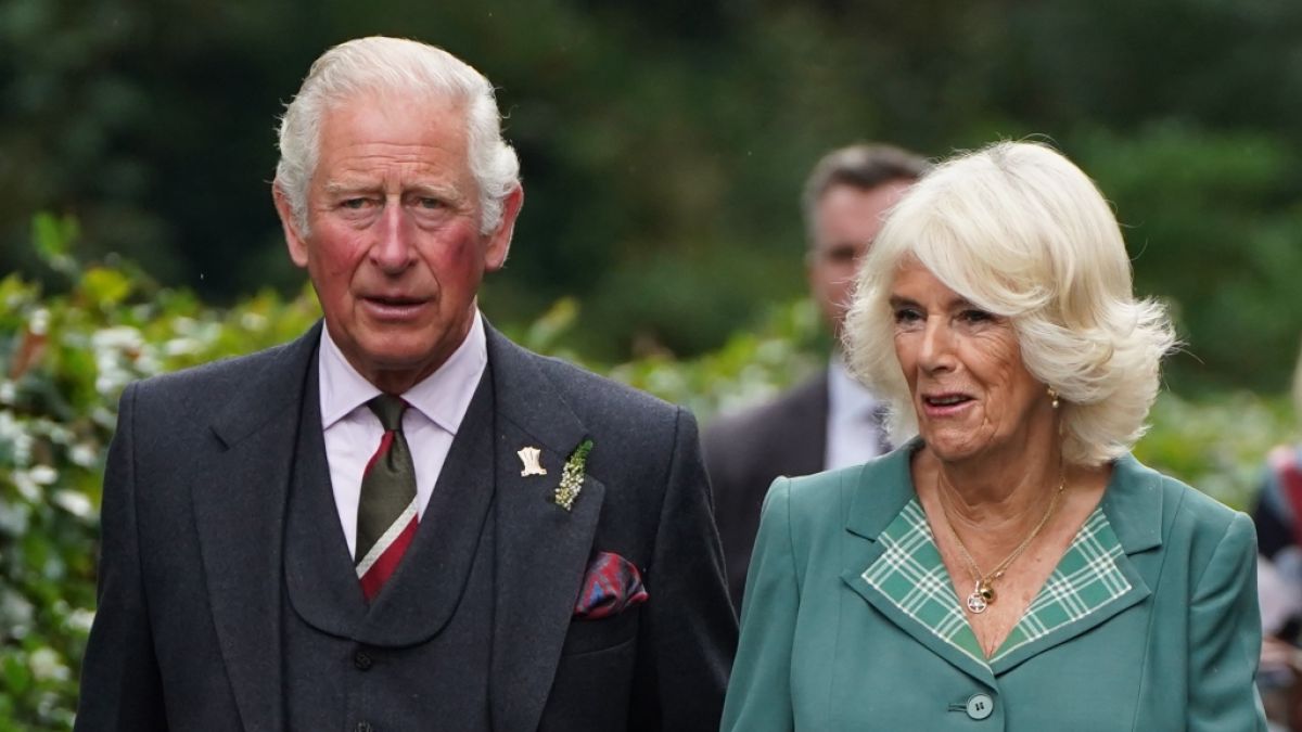 Prinz Charles, Herzogin Camilla und ihr Mitarbeiter Michael Fawcett gehen künftig getrennte Wege. (Foto)