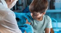 In den USA wurde 112 Kindern der falsche Corona-Impfstoff verabreicht.