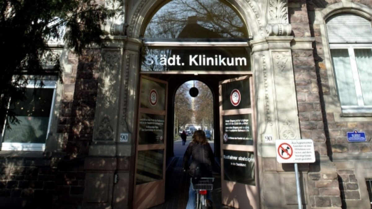 Heftige Vorwürfe gegen das Klinikum Karlsruhe: Wurde hier ein ungeimpfter Patient nicht ausreichend behandelt? (Foto)