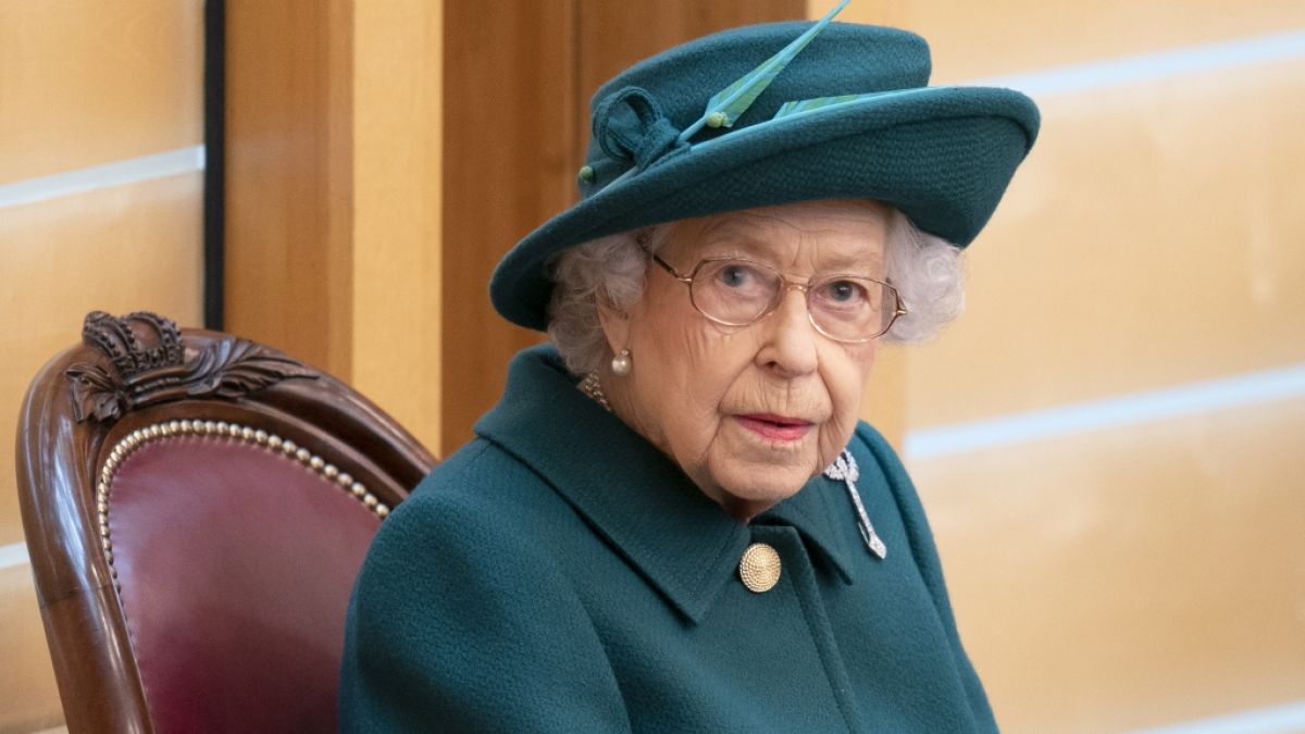 Neue Fotos von Queen Elizabeth II. haben bei Royals-Fans Besorgnis ausgelöst. (Foto)