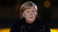 Mit einem Großen Zapfenstreich wurde Kanzlerin Merkel gegen Ende ihrer Regierungszeit nach 16 Jahren im Bendlerblock verabschiedet.