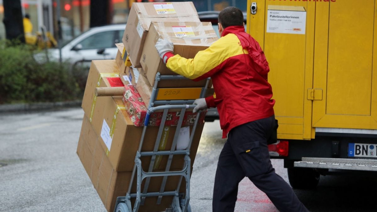 Die Abgabefristen für Briefe und Pakete variieren bei DHL und anderen Anbietern.(Symbolfoto) (Foto)