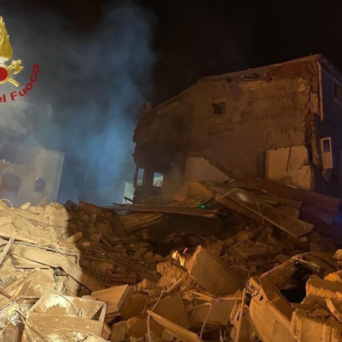 Gebäude völlig zerstört! 2 Tote aus Trümmern geborgen