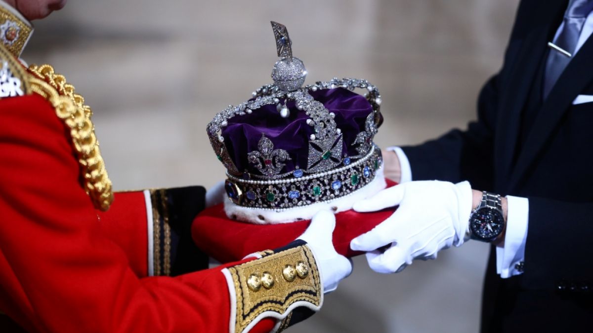 Die Kronjuwelen der britischen Royals - hier die Imperial State Crown - wurden im Zweiten Weltkrieg mit besonderer Sorgfalt vor Adolf Hitler versteckt. (Foto)