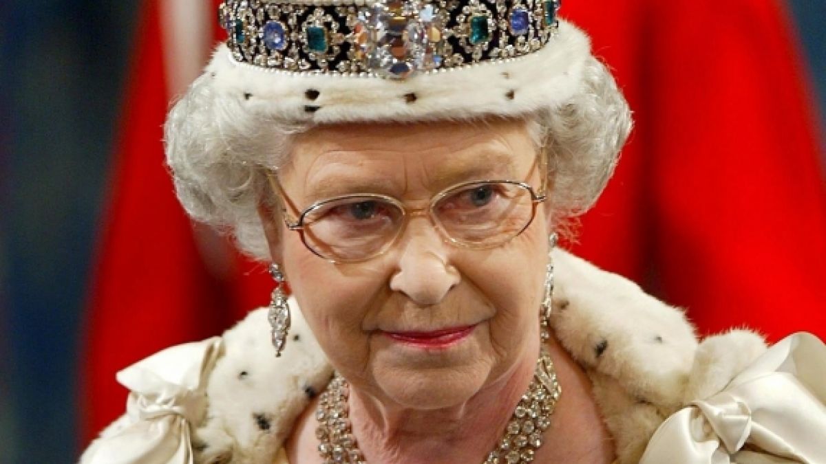 Eine Königin und ihr Gespür für Klunker: Als Kind stöberte Queen Elizabeth II. zufällig die sorgfältig versteckten Kronjuwelen auf Schloss Windsor auf. (Foto)