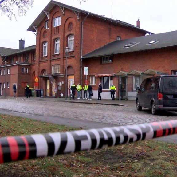 Junge tot in Bahnhofswohnung entdeckt - Polizei ermittelt
