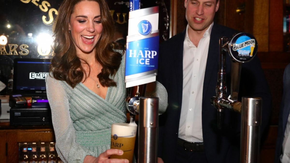 Auch wenn Herzogin Kates Augen beim Anblick eines frisch gezapften Bieres leuchten: Allabendlich genehmigt sich Prinz Williams Ehefrau lieber einen anderen Drink. (Foto)