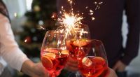 Um das neue Jahr feucht-fröhlich zu begrüßen, dürfen auch zu Silvester 2021/22 leckere Cocktails nicht fehlen.