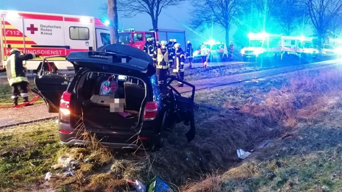 Bei einem schweren Verkehrsunfall in Drochtersen ist die 15 Jahre alte Tochter des Fahrers ums Leben gekommen. (Foto)
