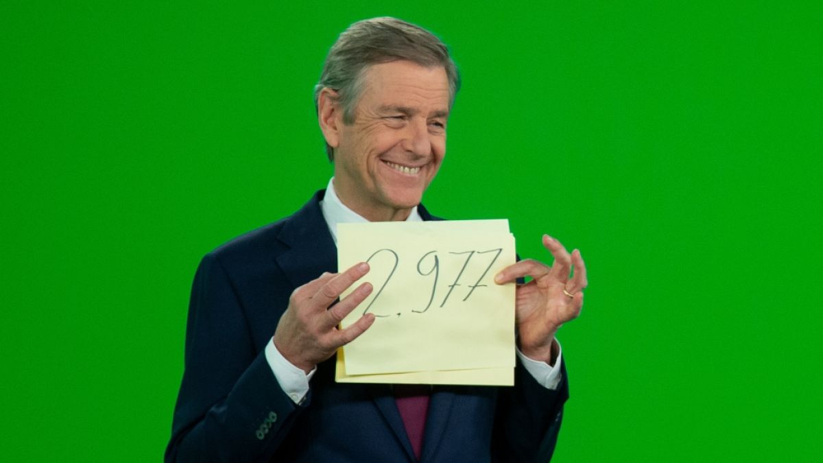 Abschied nach 2.977 Sendungen: Claus Kleber in der letzten von ihm moderierten "heute journal"-Ausgabe am 30. Dezember 2021. (Foto)
