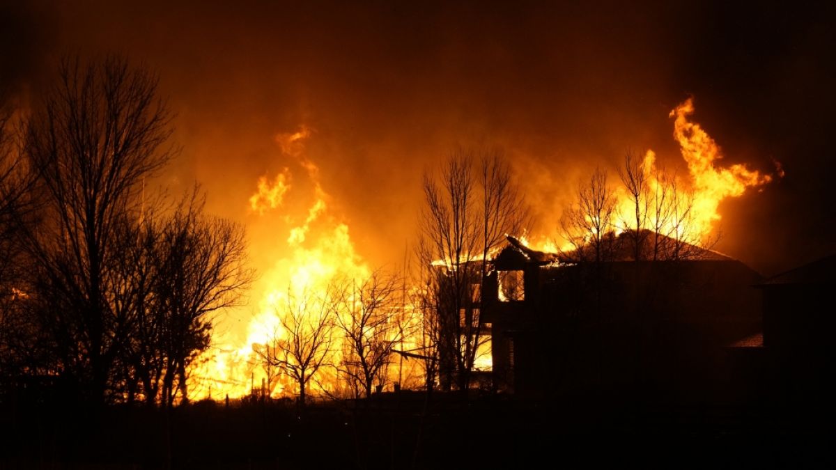 Im US-Bundesstaat Colorado sind zehntausende Menschen auf der Flucht vor verheerenden Waldbränden. (Foto)