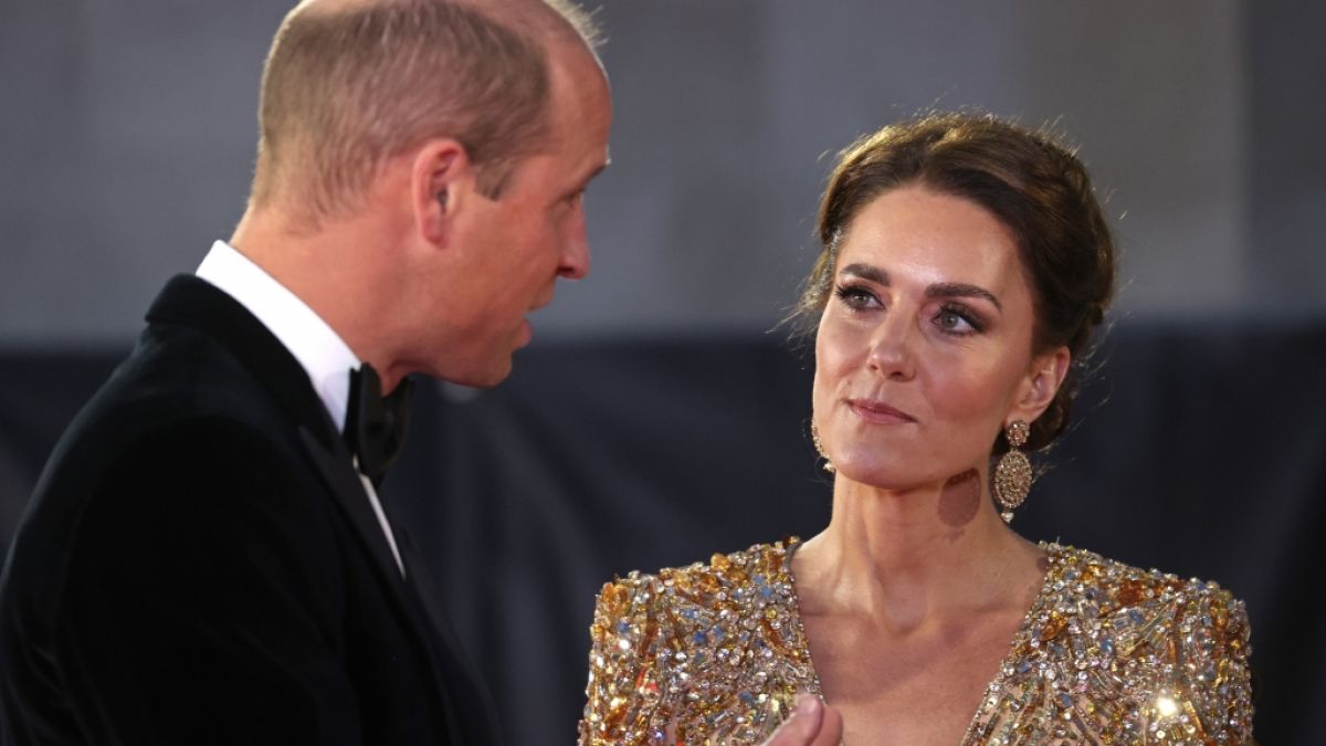 Ob Herzogin Kate ihrem Mann Prinz William wieder enttäuschte Blicke zuwirft, wenn sie ihr Geschenk zum 40. Geburtstag auspackt ...? (Foto)