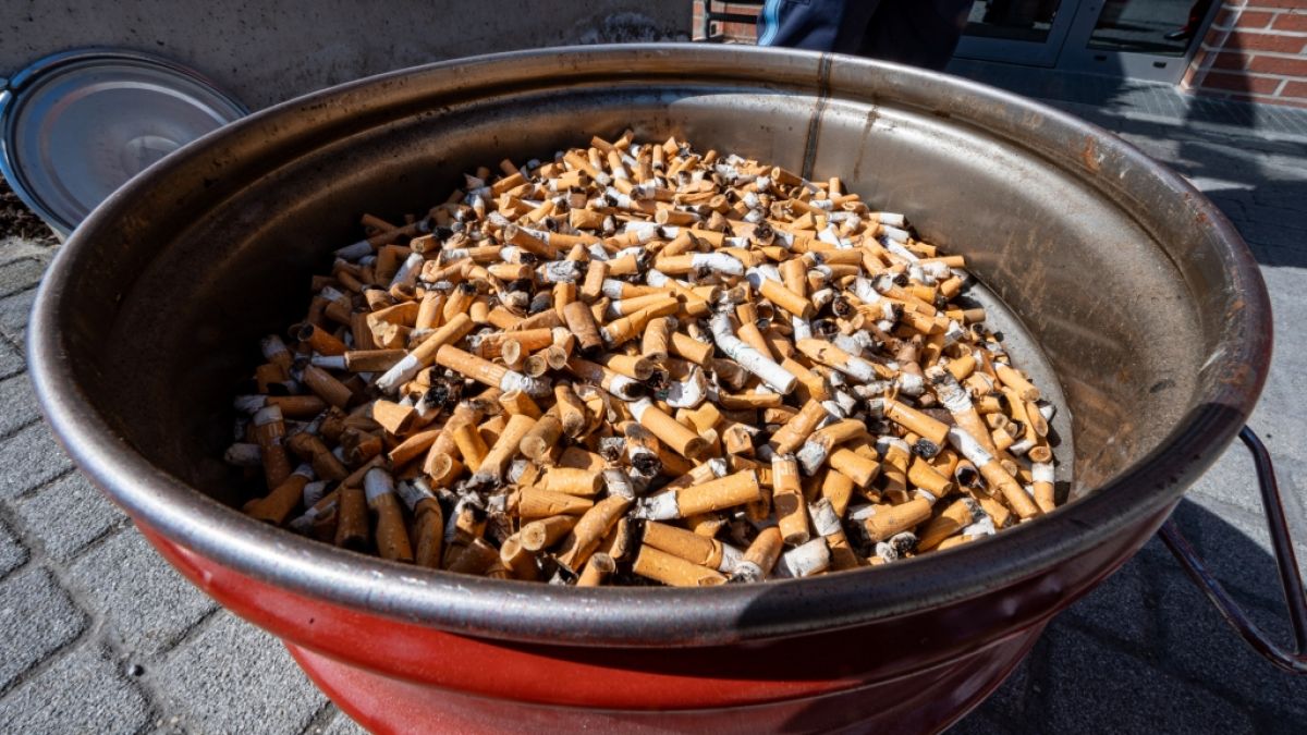 Düstere Zeiten für Raucher: Zigaretten kosten in Deutschland bald mehr. Die erste Preiserhöhung ist schon spürbar. (Foto)