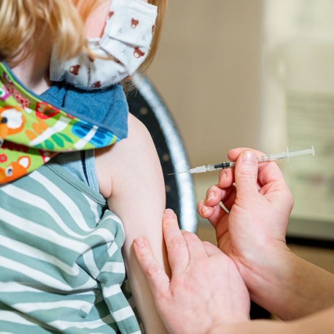 21 Kinder mit Dosis für Erwachsene geimpft
