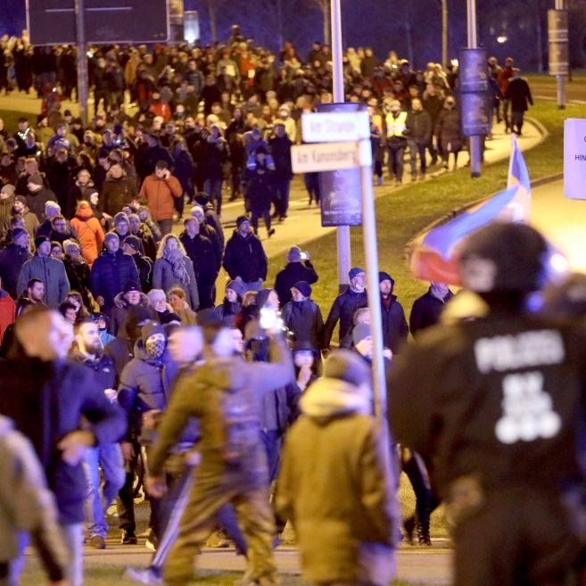 Beiß-Attacken auf Polizisten! Corona-Demo in Zwickau eskaliert