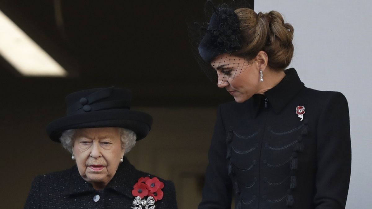 Queen Elizabeth II. soll einen eisigen Streit mit Herzogin Kate wegen ihrer royalen Verpflichtungen geführt haben. (Foto)