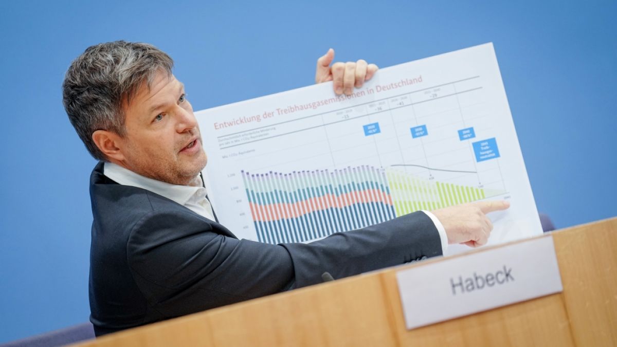 Klimaschutz-Minister Robert Habeck hat viel vor, um Deutschland bis 2045 klimaneutral zu machen. Und das kostet. (Foto)