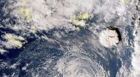 Satellitenaufnahmen zeigen den gigantischen Ausbruch des Untersee-Vulkans im Pazifik-Raum.