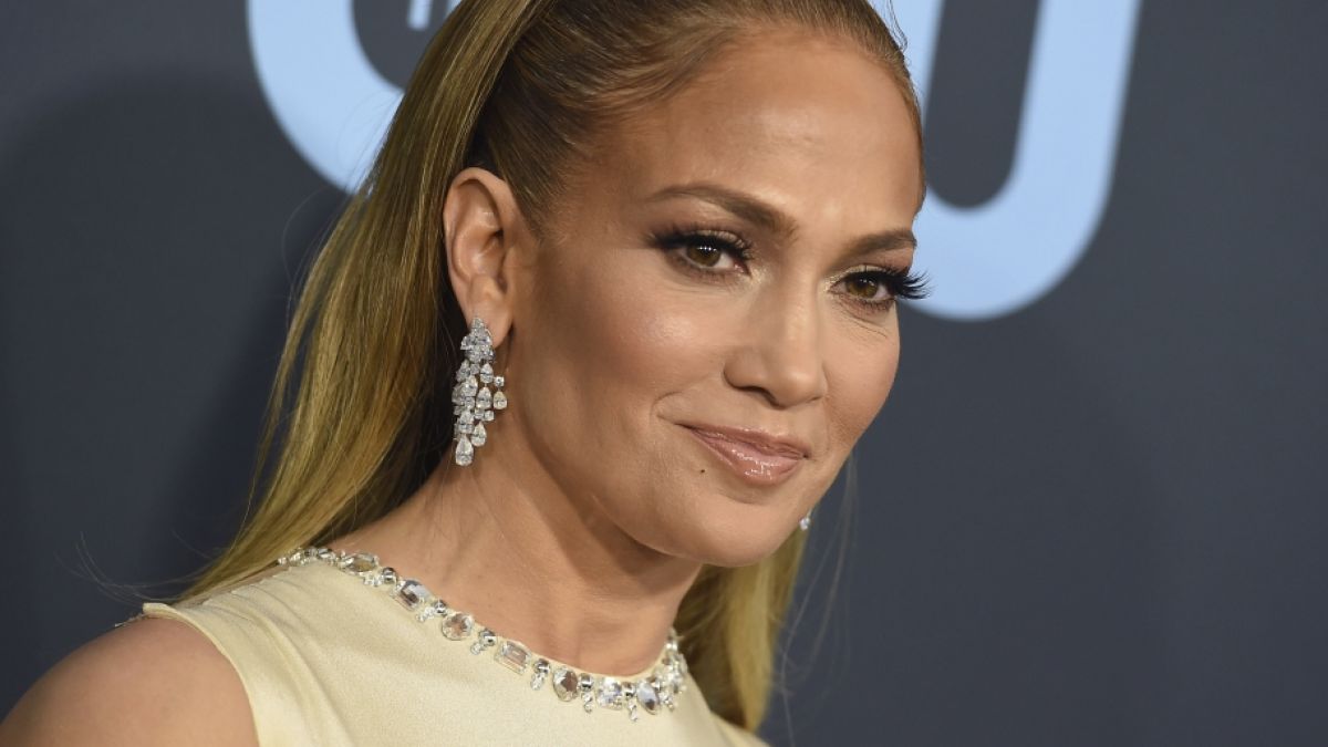 Jennifer Lopez stellt ihre Fans vor eine wichtige Entscheidung. (Foto)