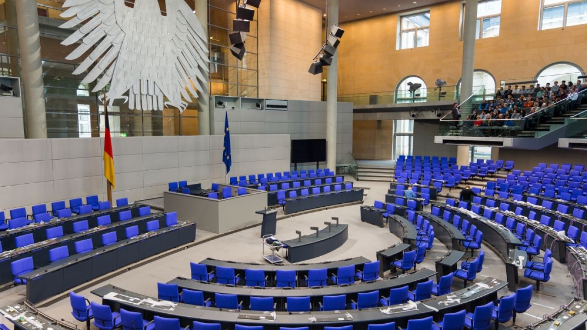 Die Genesenen-Nachweise von Politiker:innen im Bundestag sind weiterhin sechs Monate gültig. (Foto)