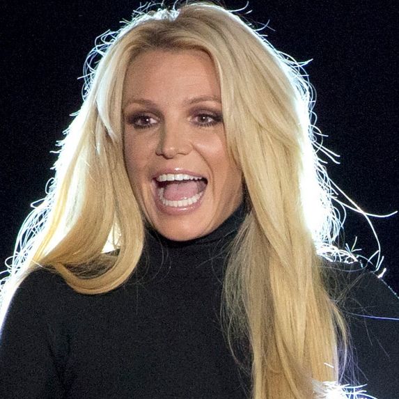 Pöbel-Auftritt im Mini-String! Britney flippt komplett aus