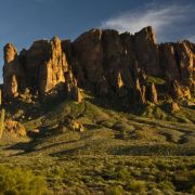 Der Flatiron gehört zu den Superstition Bergen im Tonto National Wald in Arizona.